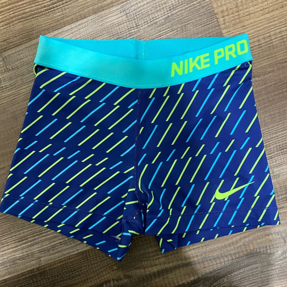 Nike pro short hem biker shorts